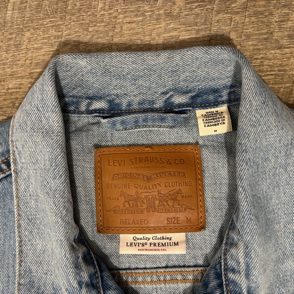 Levi's Premium Denim Trucker Vest Men's M Blue Washed Big E - Picture 3 of 8